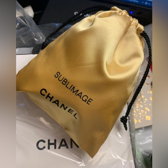 🌸Chanel Les Beiges Retractable Kabuki Brush NEW AND PHOLD POUNCH 🌸 - Picture 7 of 14